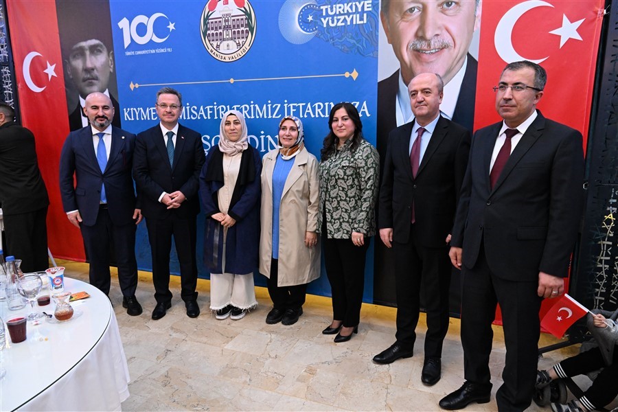 Manisa Valisi Enver Ünlü Şehit Aileleri Onuruna Iftar Yemeği Verdi (3)