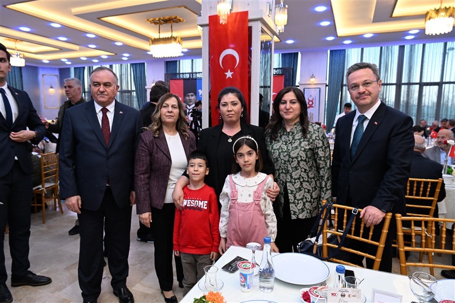 Manisa Valisi Enver Ünlü Şehit Aileleri Onuruna Iftar Yemeği Verdi (6)