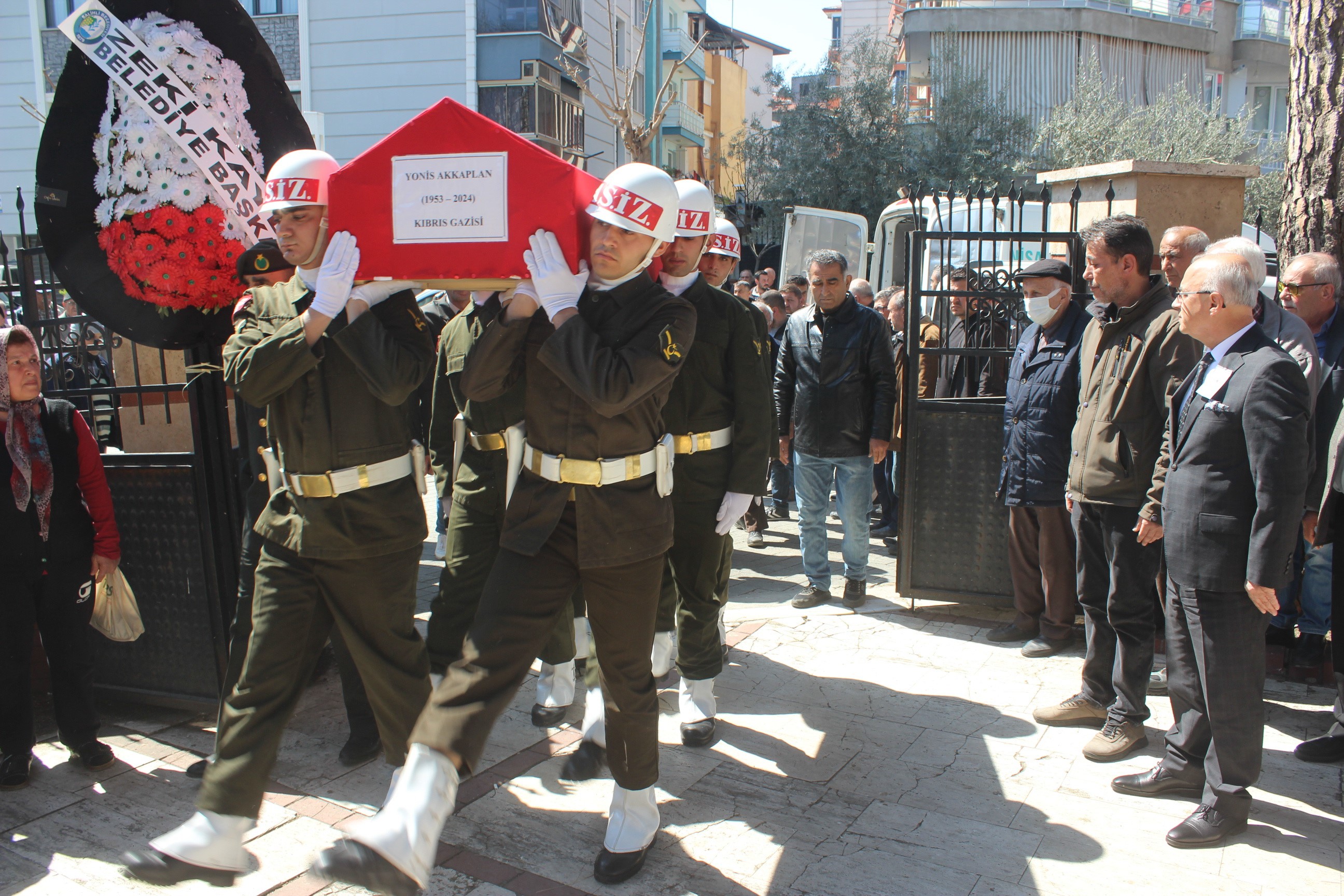 Manisa'da Kıbrıs Gazisine Son Görev (2)