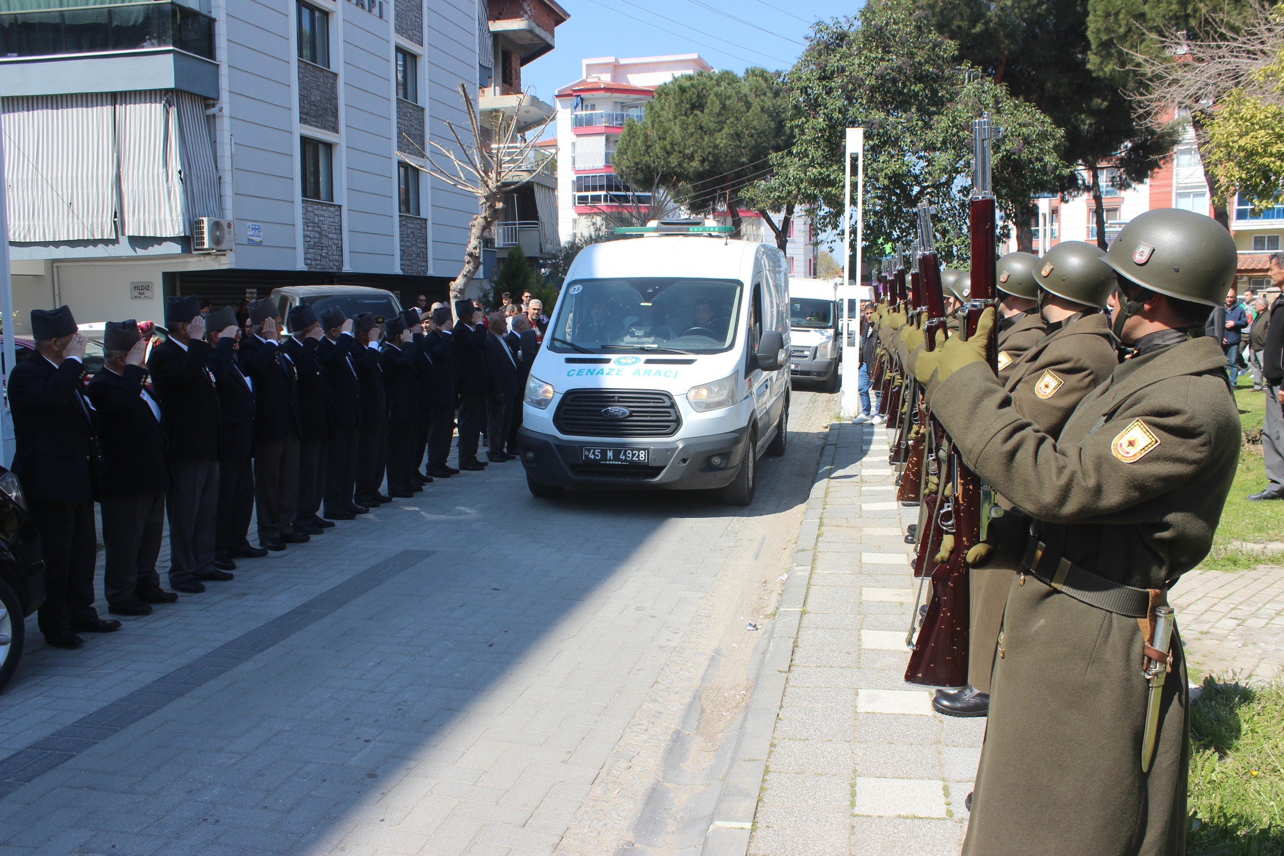 Manisa'da Kıbrıs Gazisine Son Görev (4)