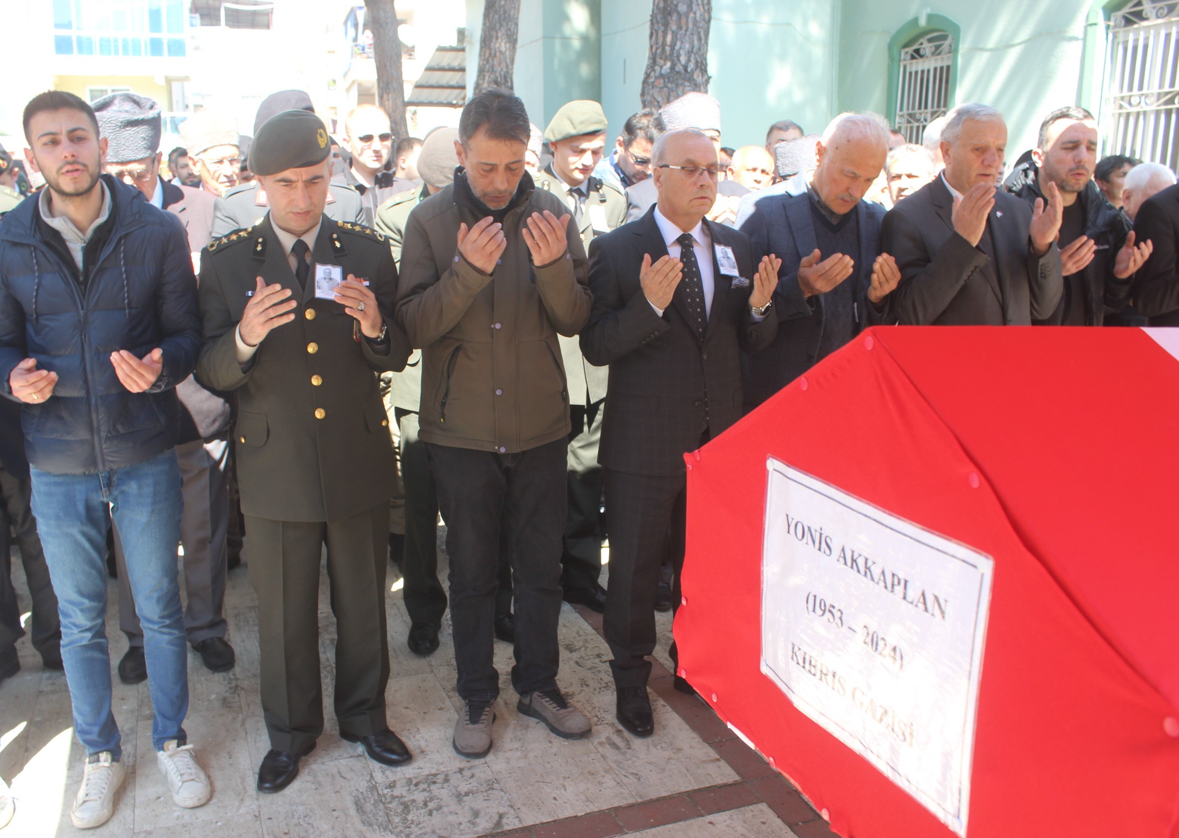 Manisa'da Kıbrıs Gazisine Son Görev (6)