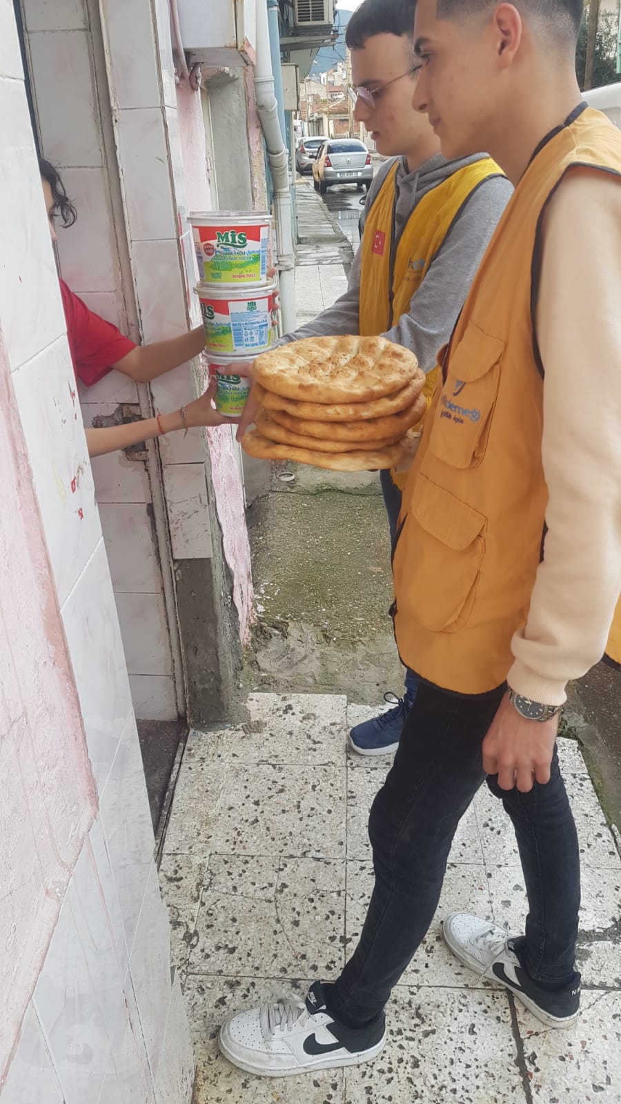 Manisa’da Ramazan Boyunca Ihtiyaç Sahiplerine Yemek Dağıtımı Yapılıyor (2)
