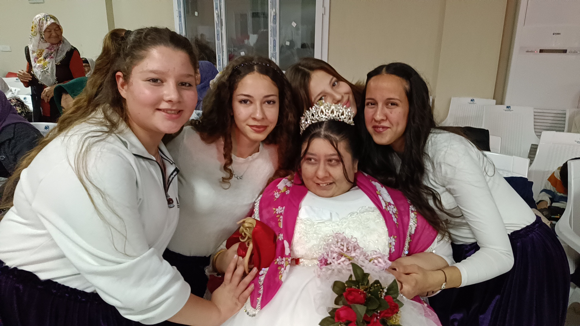 Manisa'daki Zihinsel Engelli Kızın Hayali Gerçek Oldu (5)