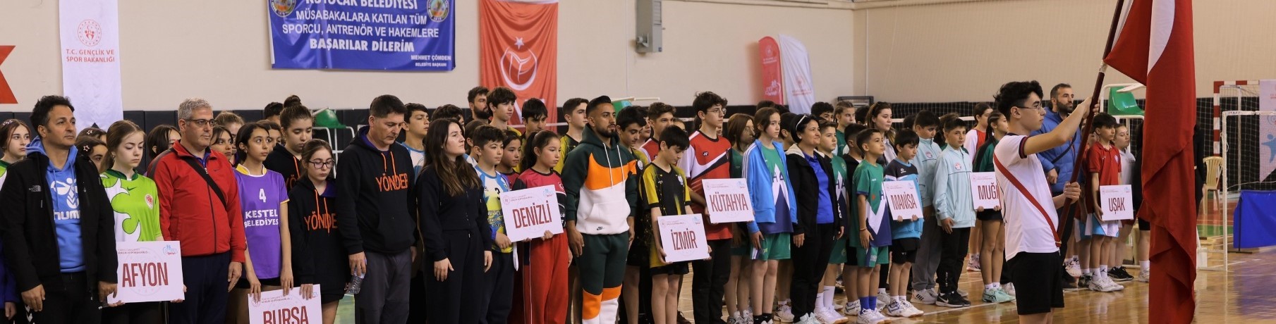 Manisalı Genç Yeteneklerin Badminton Mücadelesi Başladı (2)