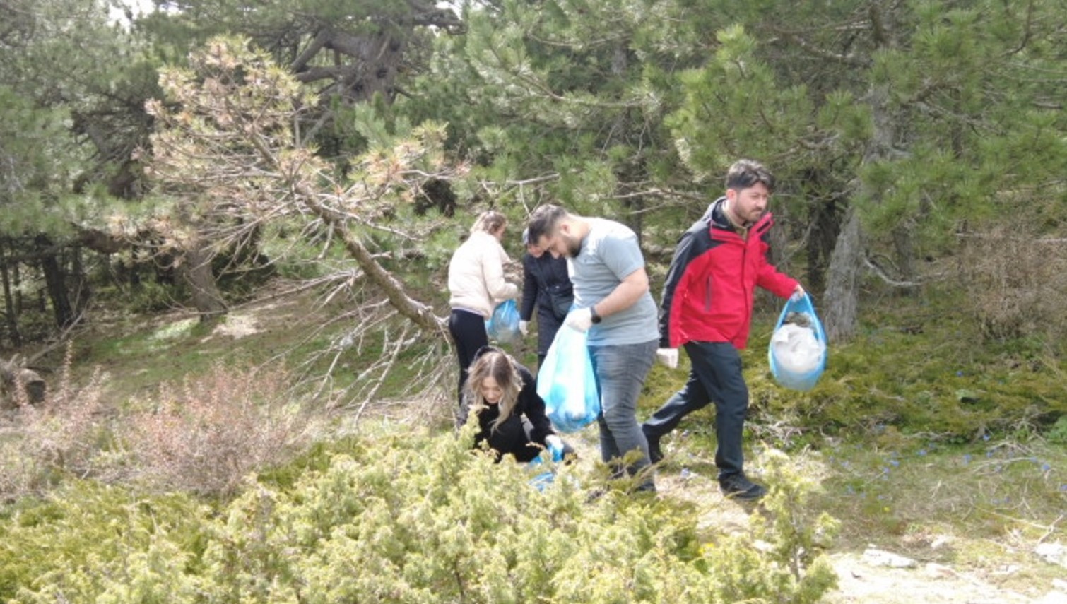 Mcbü Öğrencileri Spil Dağı'nda Çevre Temizliği Yaptı (1)