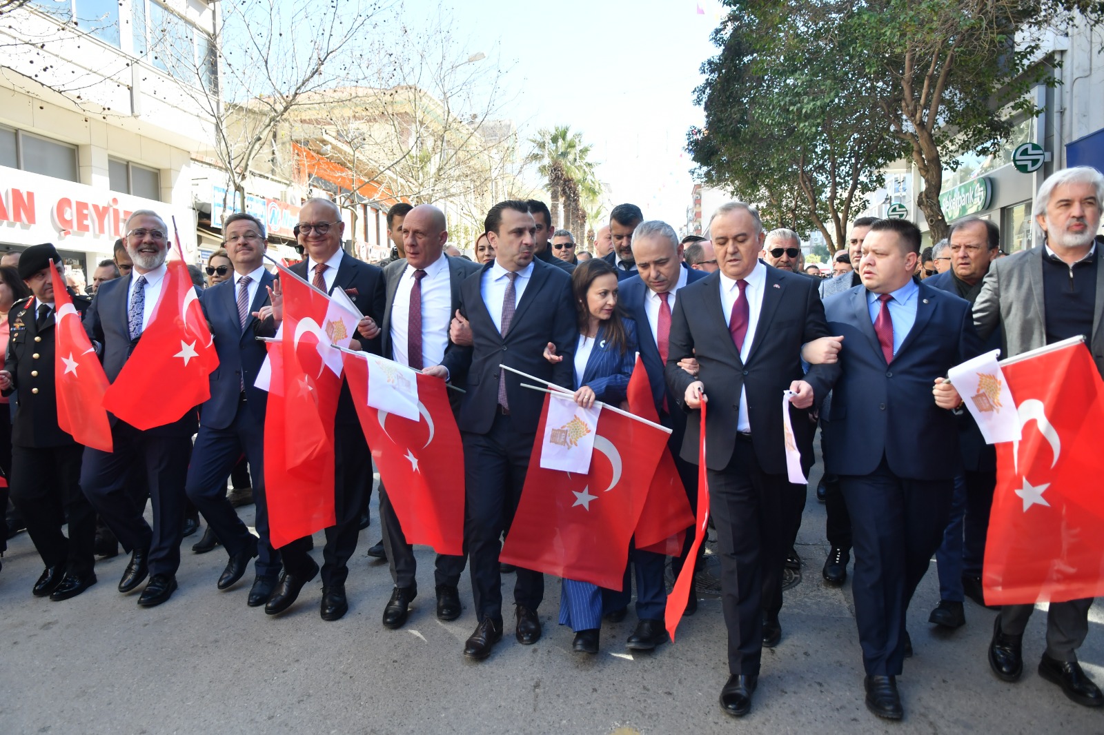 Tosuner’in, Özalpler’e Yapmış Olduğu Fiziksel Müdahale Siyasete Yakışmadı (1)