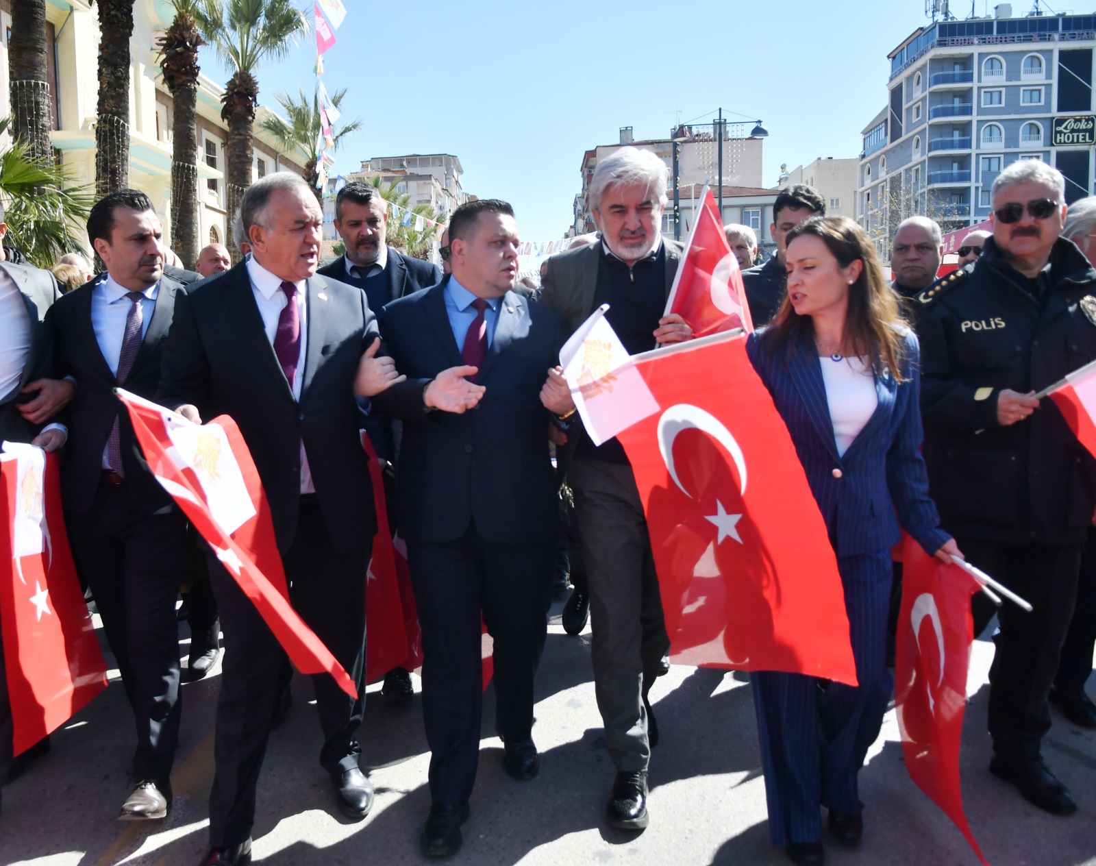 Tosuner’in, Özalpler’e Yapmış Olduğu Fiziksel Müdahale Siyasete Yakışmadı (5)