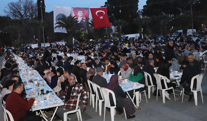 Turgutlu Belediyesinden Geleneksel Iftar Yemeği (4)