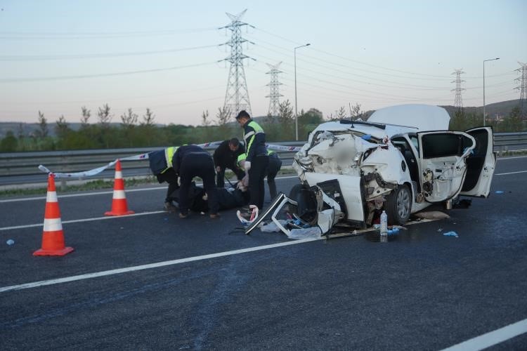 Bayram Dönüşü Feci Kaza 2 Ölü 4 Yaralı (1)