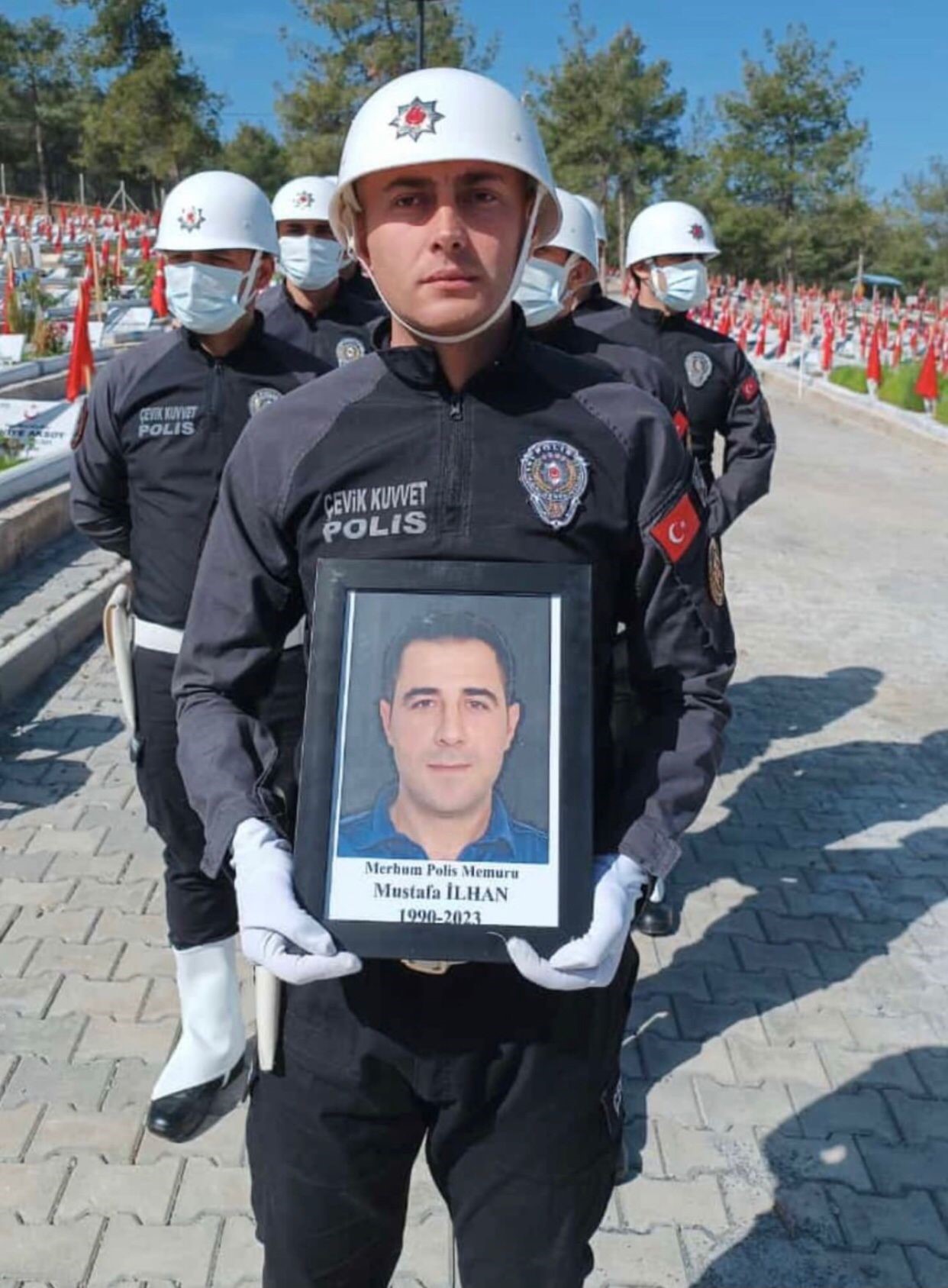 Depremde Kaybolan Polis Memurunun Cesedi, Kayseri'de Çocuk Sanılarak Toprağa Verilmiş (4)