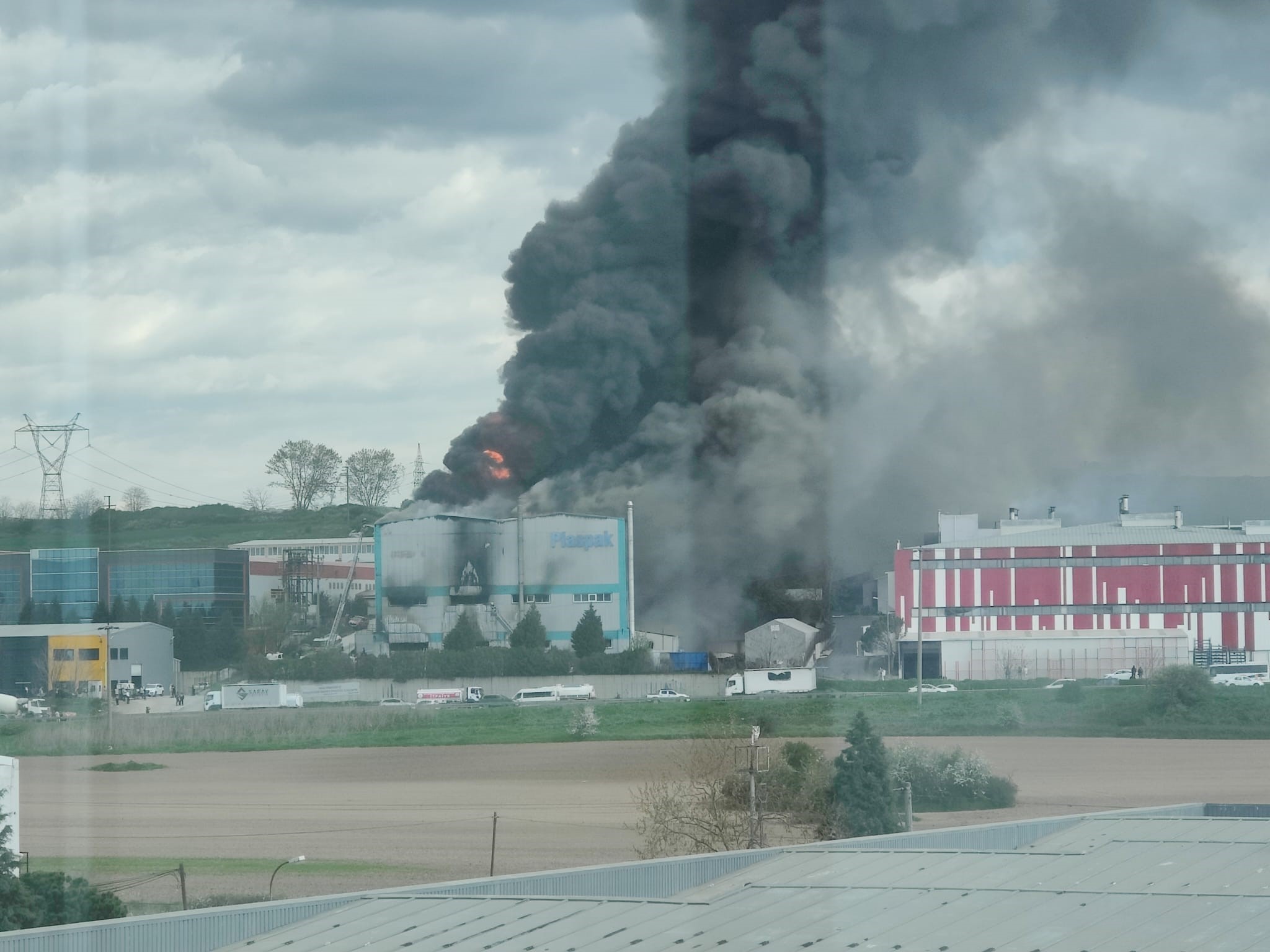 Fabrika’da Yangın Çıktı (2)