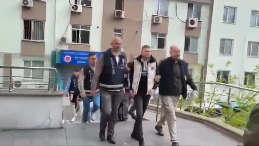Galatasaray Maç Çıkışı Baba Kızı Darp Eden Taraftarlar Kamerada (2)