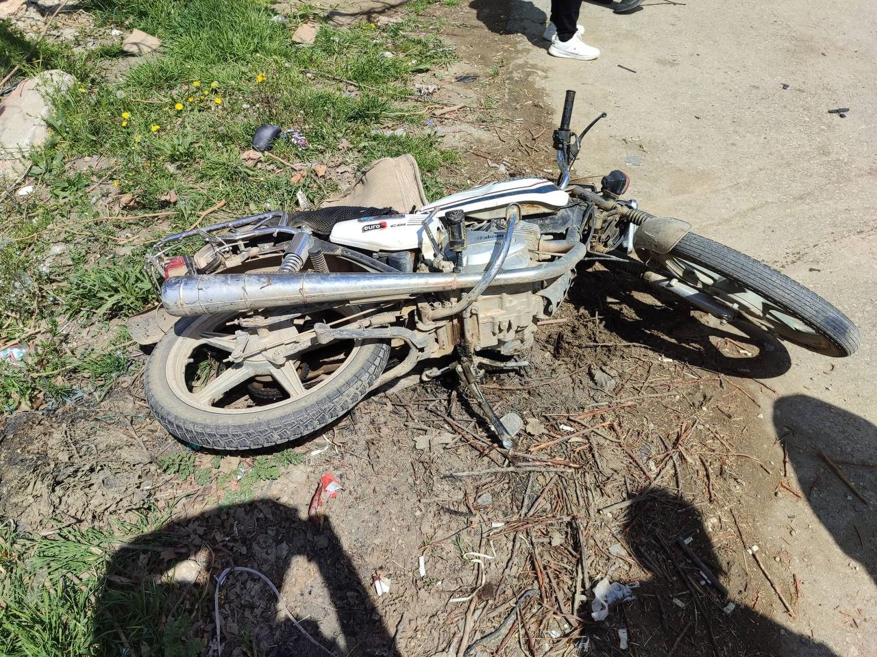 İki Otomobil Ve Motosiklet Çarpıştı 2’Si Ağır 10 Kişi Yaralandı (1)