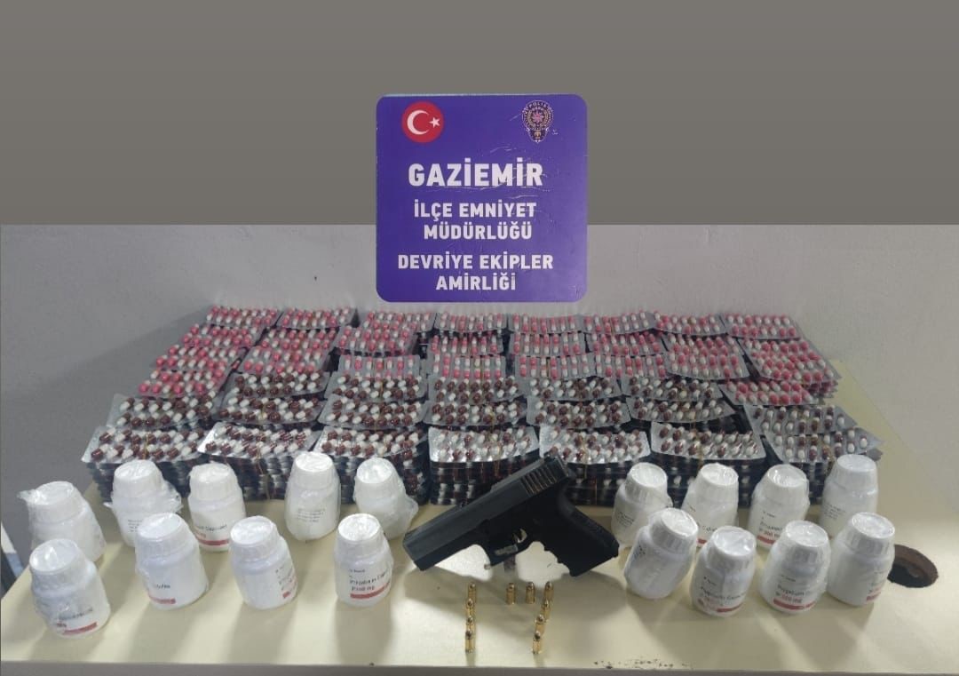 İzmir Otogarında Kokain Baskını 1 Kilo Kokain Ele Geçirildi (3)