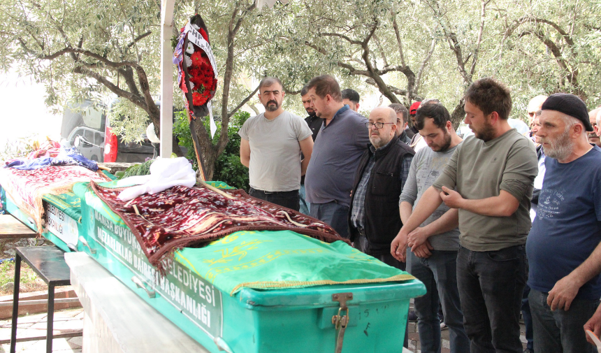 Manisa'daki feci kazada! Aynı aileden 4 kişi hayatını kaybetti