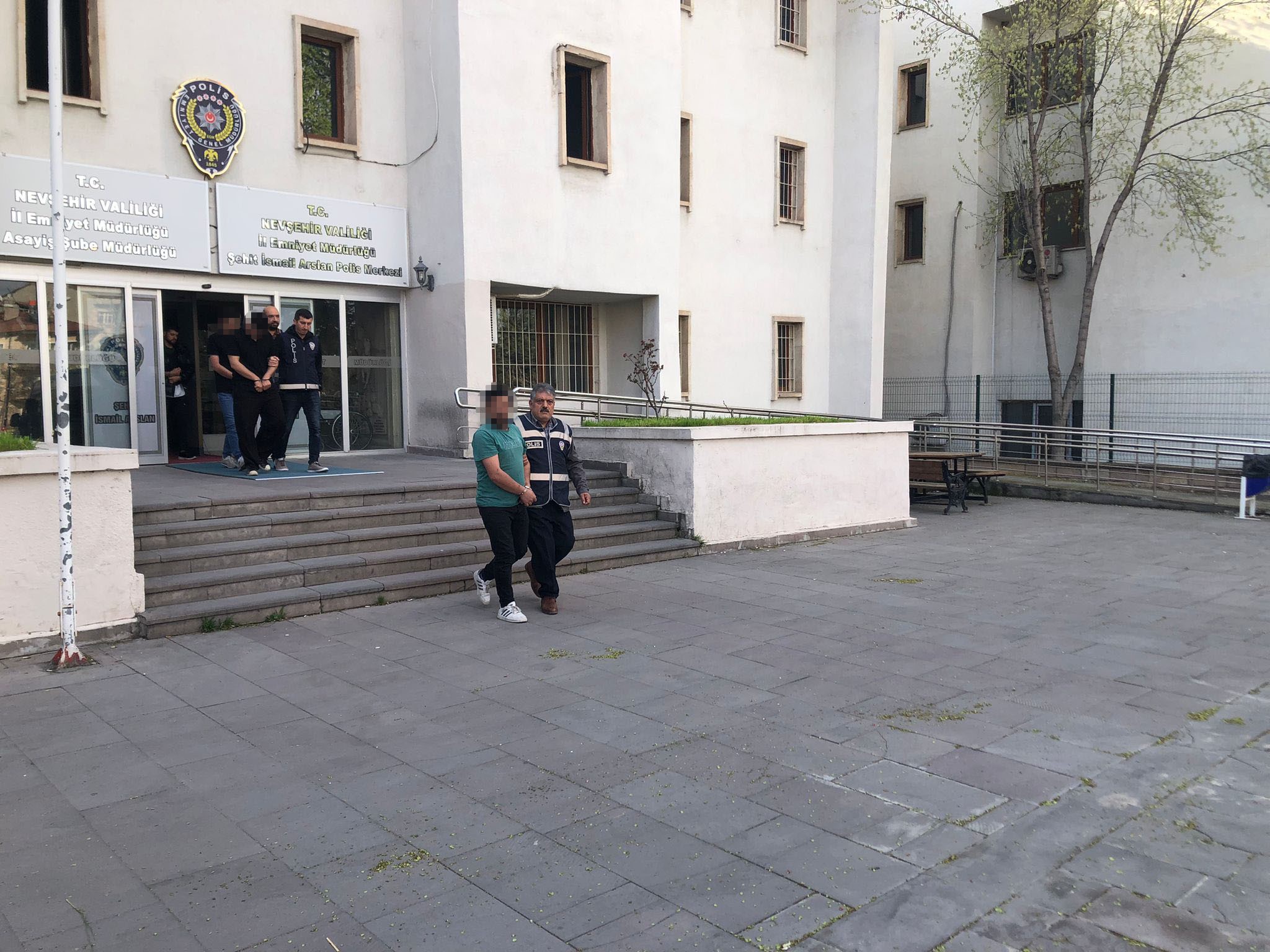 Kendilerini Avukat Olarak Tanıtarak Nitelikli Dolandırıcılık Yapan Çete Üyeleri İstanbul'da Yakalandı (4)