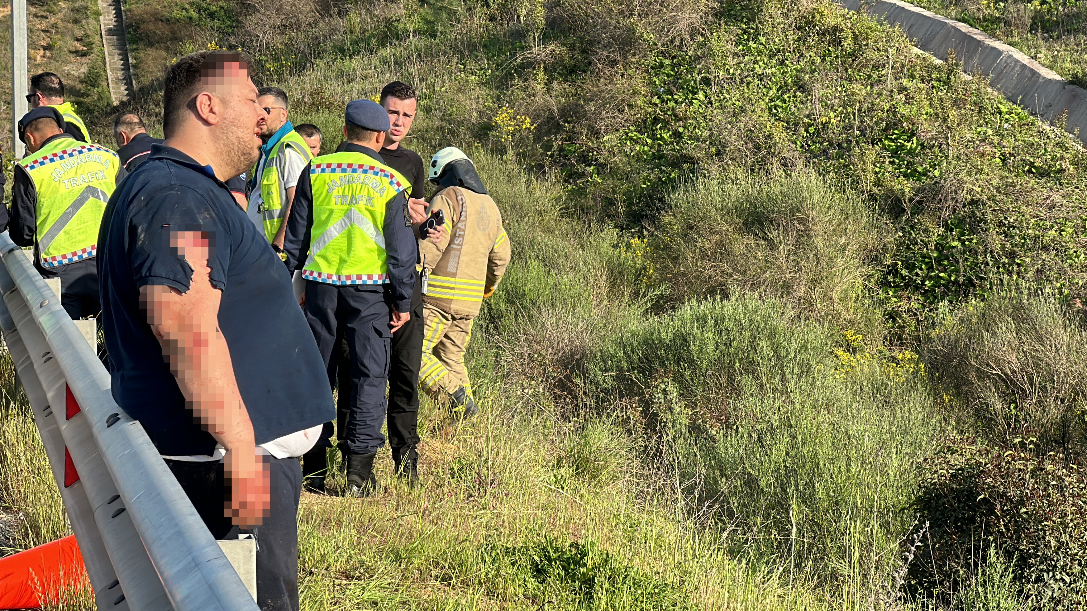 Lastiği Patlayan Araç Yol Kenarına Girip Şarampole Uçtu (1)