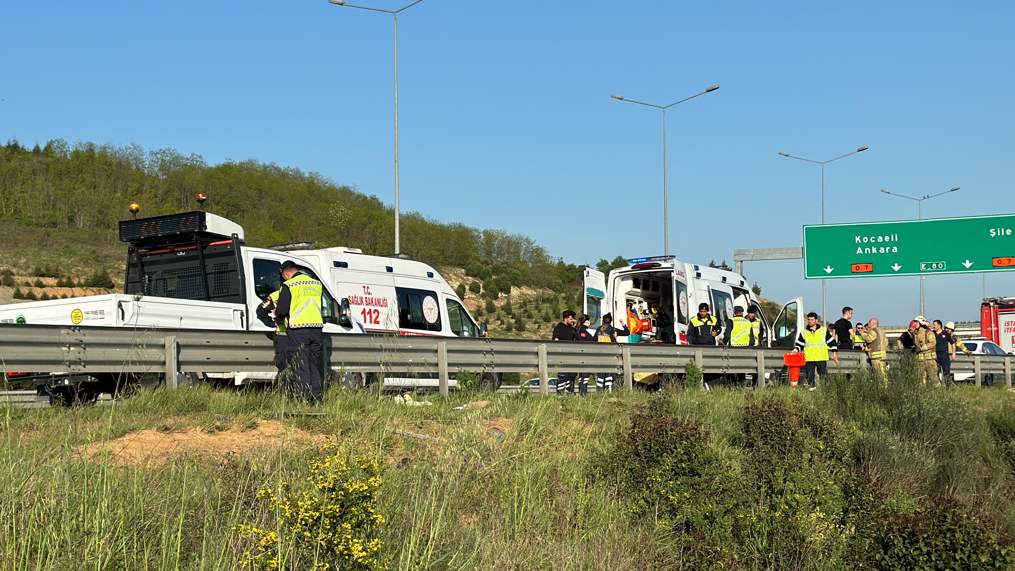 Lastiği Patlayan Araç Yol Kenarına Girip Şarampole Uçtu (4)