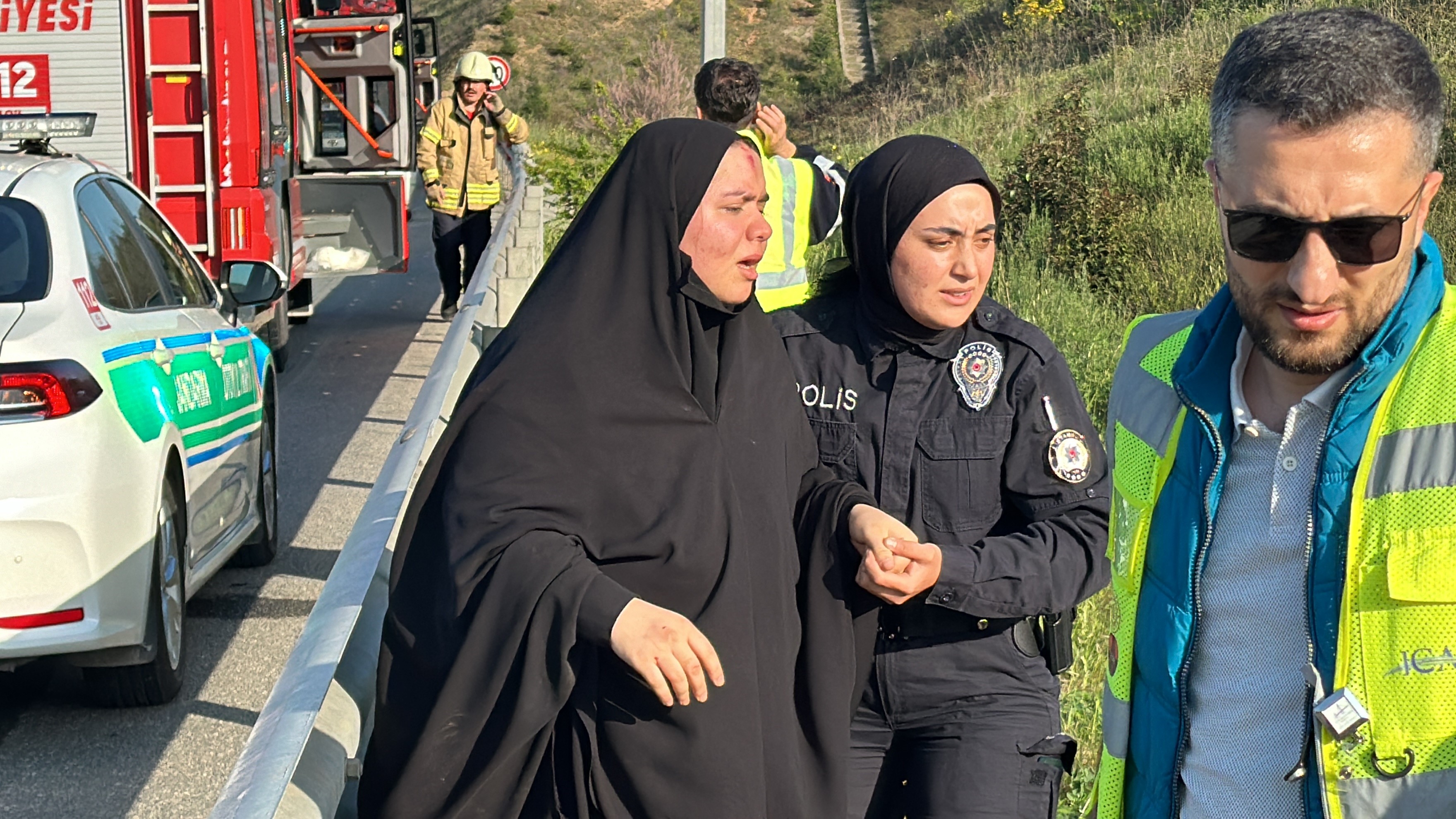 Lastiği Patlayan Araç Yol Kenarına Girip Şarampole Uçtu (8)