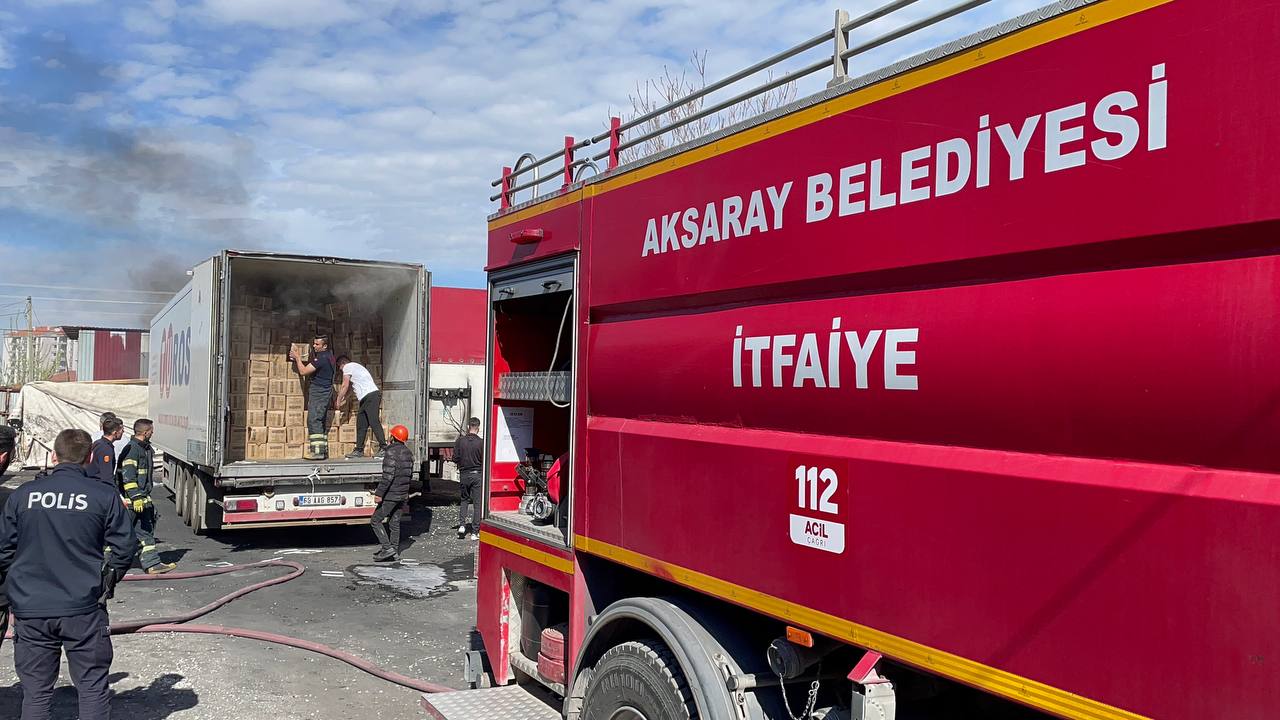 Mangal Kömürü Yüklü Tır Yandı (4)