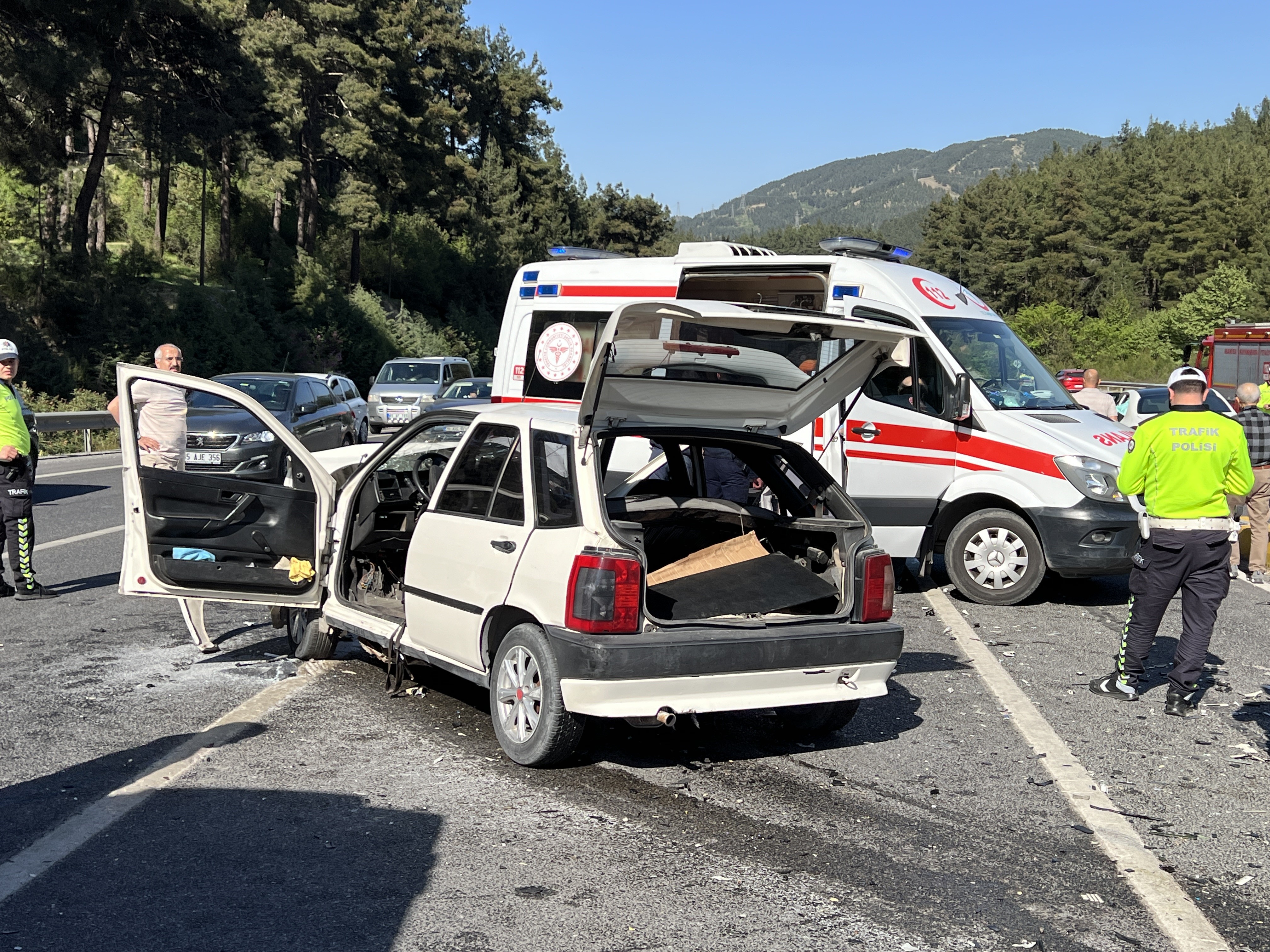 Manisa’da Trafik Kazası 3 Yaralı (1)