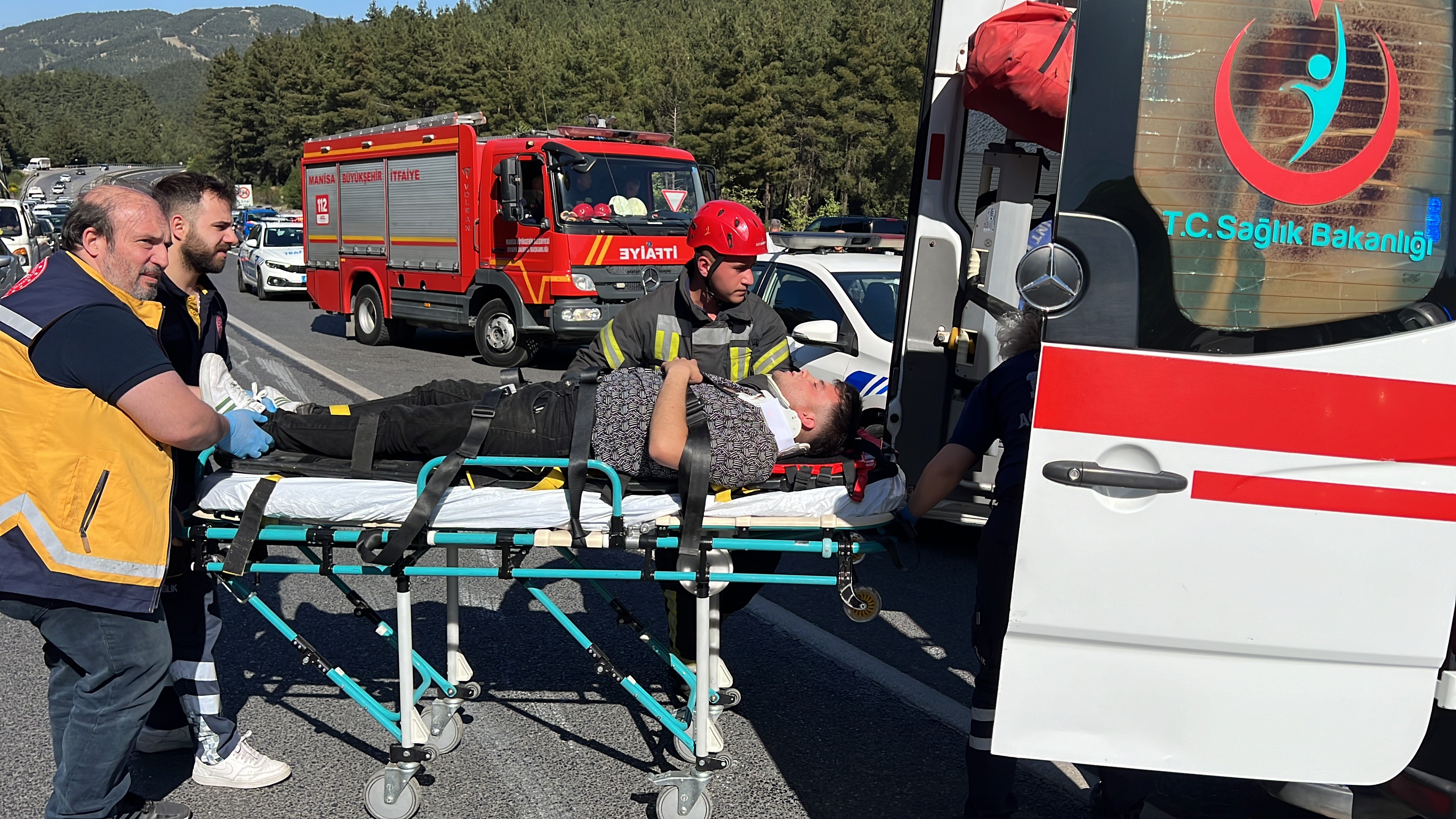 Manisa’da Trafik Kazası 3 Yaralı (7)