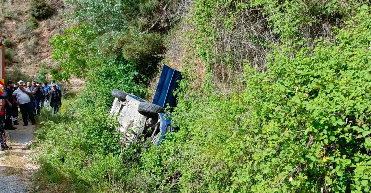 Otomobil Şarampole Devrildi 1 Ölü, 1 Yaralı (2)