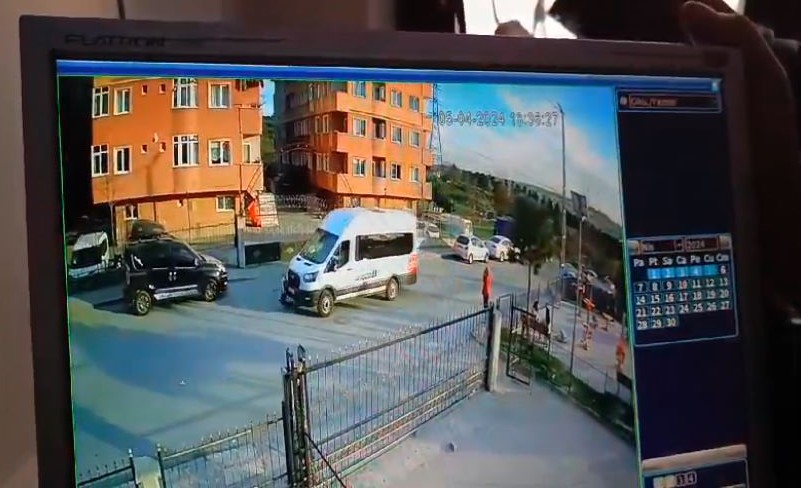 Servis Minibüsü, 7 Yaşındaki Çocuğu Ezdi (2)