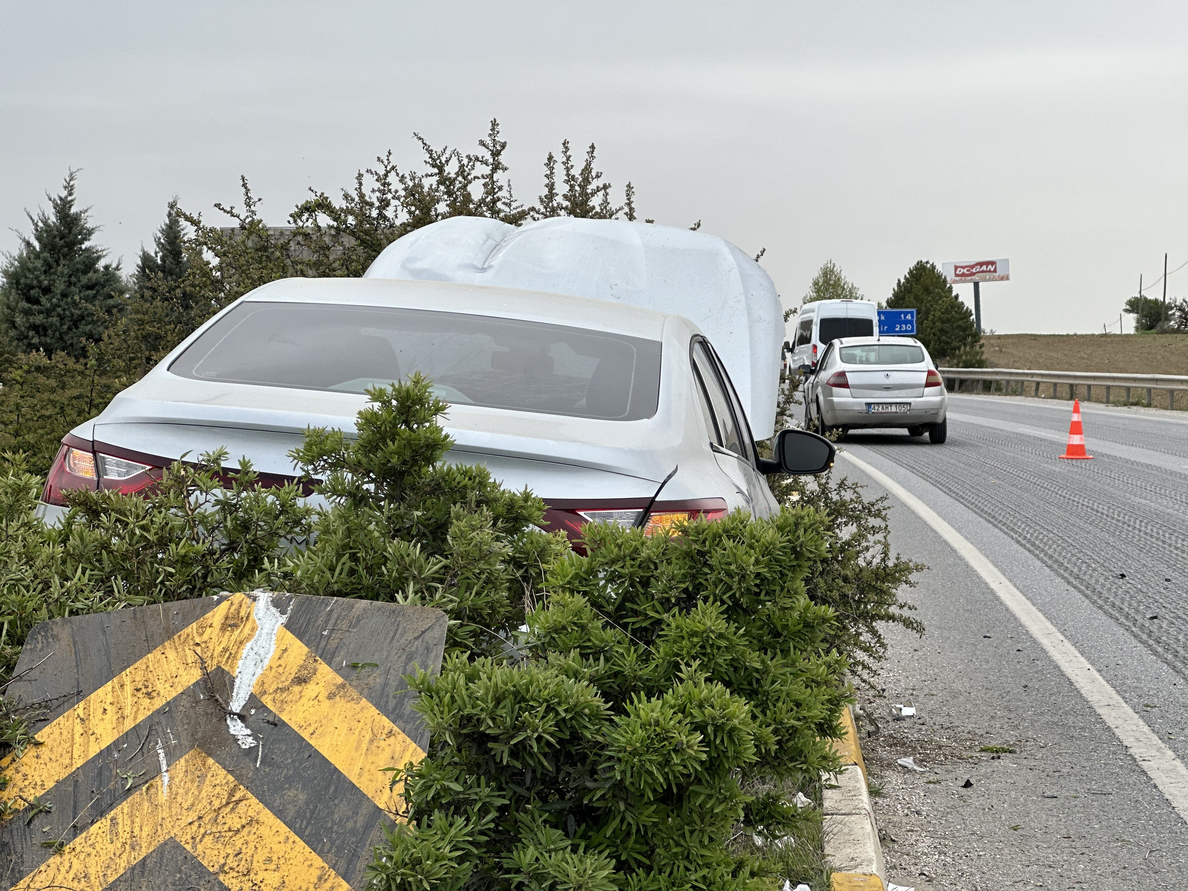 Trafik Kazasında 2 Araç Çarpıştı 5 Yaralı (6)