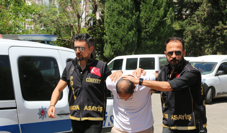 Trafikte Tartıştığı Kişiyi Eşi Ve Kızının Gözü Önünde Bıçaklayarak Öldüren Zanlı Adliyeye Sevk Edildi (3)