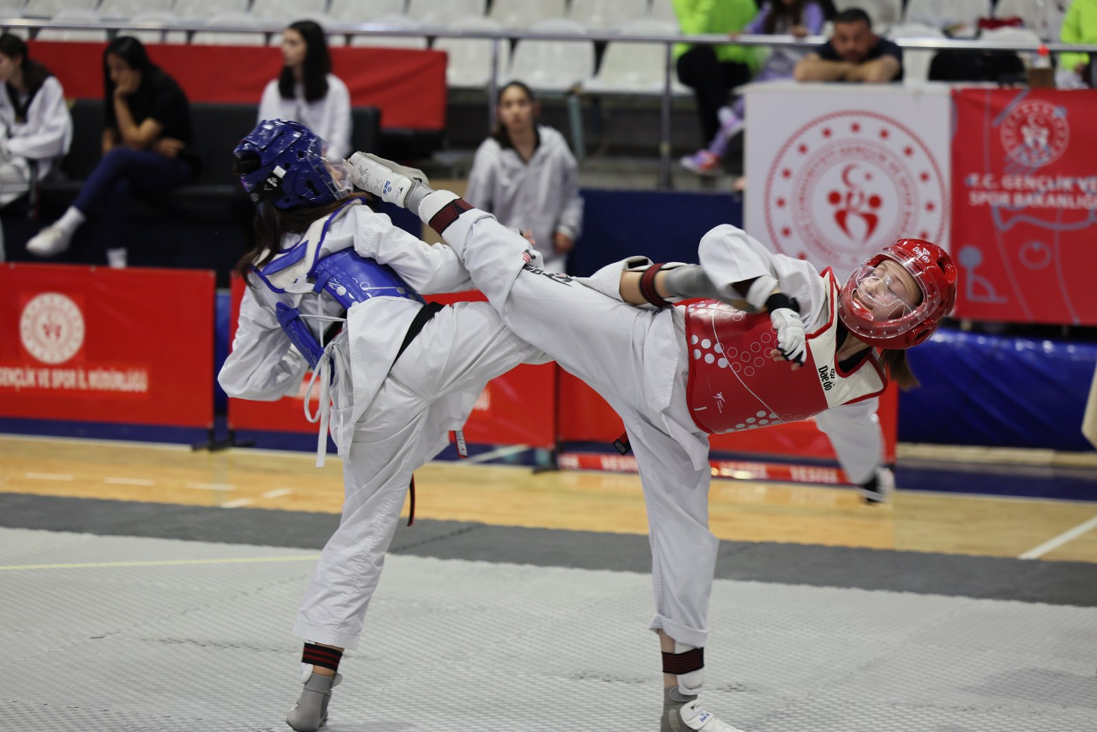 Manisa'da Okul Sporları Taekwondo Müsabakaları Başladı (4)