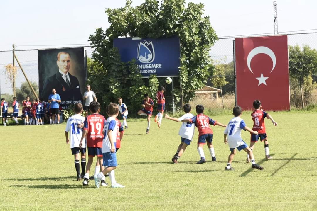 Yunusemre Belediyesi, Minikler Için 23 Nisan Futbol Turnuvası Düzenliyor (2)