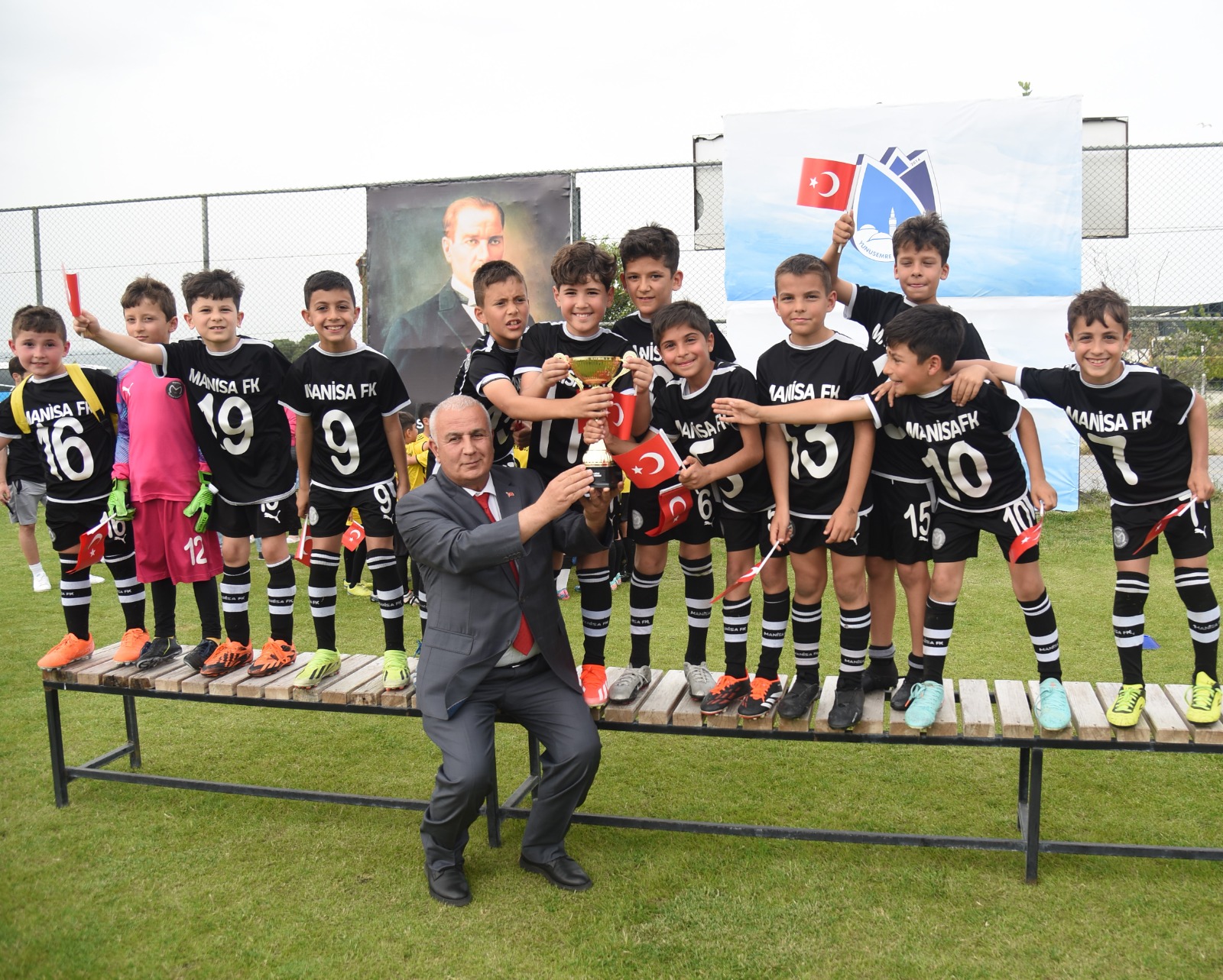 Yunusemre’de 23 Nisan Futbol Turnuvası Heyecanı (5)