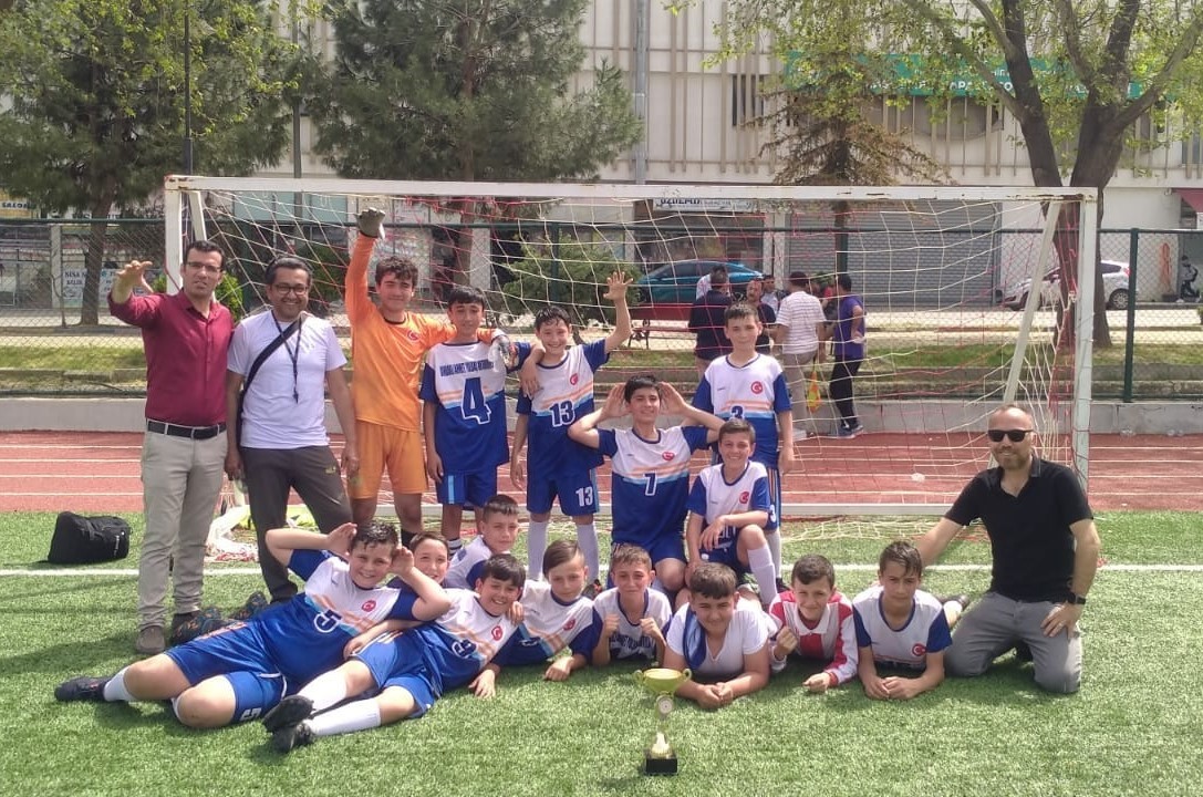 23 Nisan Çocuk Bayramı Kapsamında Sarıgöl'de Futbol Turnuvası Düzenlendi (1)
