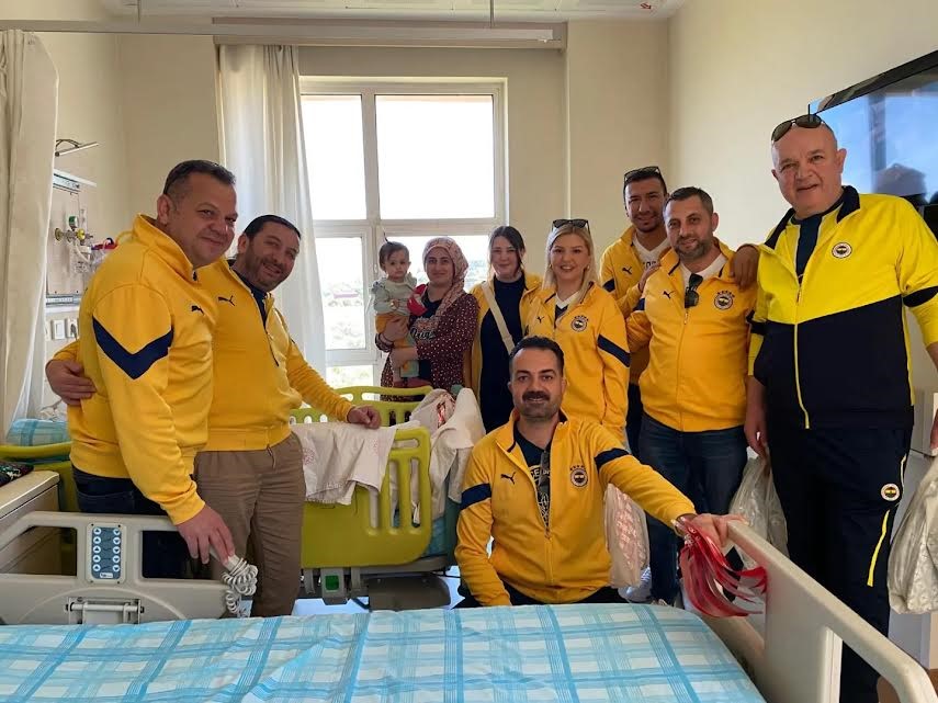 Alaşehir Fenerbahçeliler Derneği’nden Hastanedeki Çocuklara Sürpriz (12)