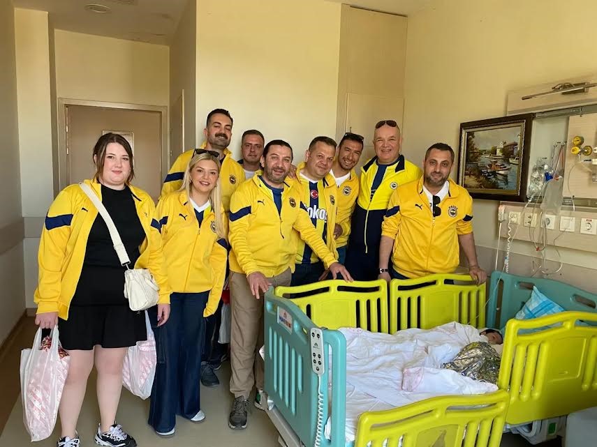 Alaşehir Fenerbahçeliler Derneği’nden Hastanedeki Çocuklara Sürpriz (3)