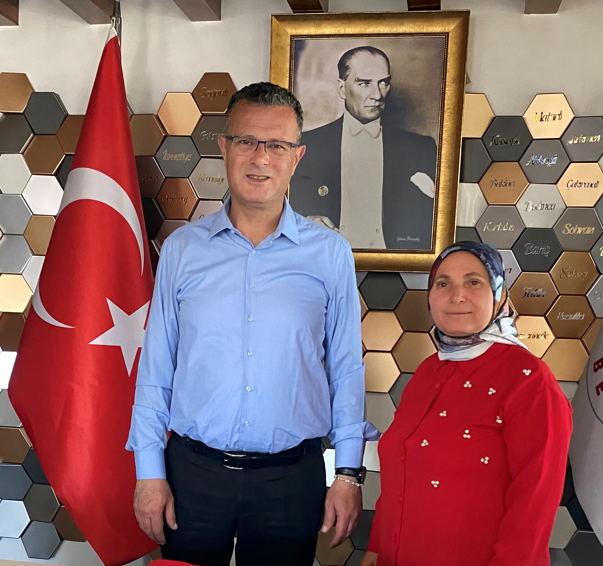 Alaşehir'in Ilk Kadın Muhtarından Başkan Özküzcüoğlu'na Ziya (1)