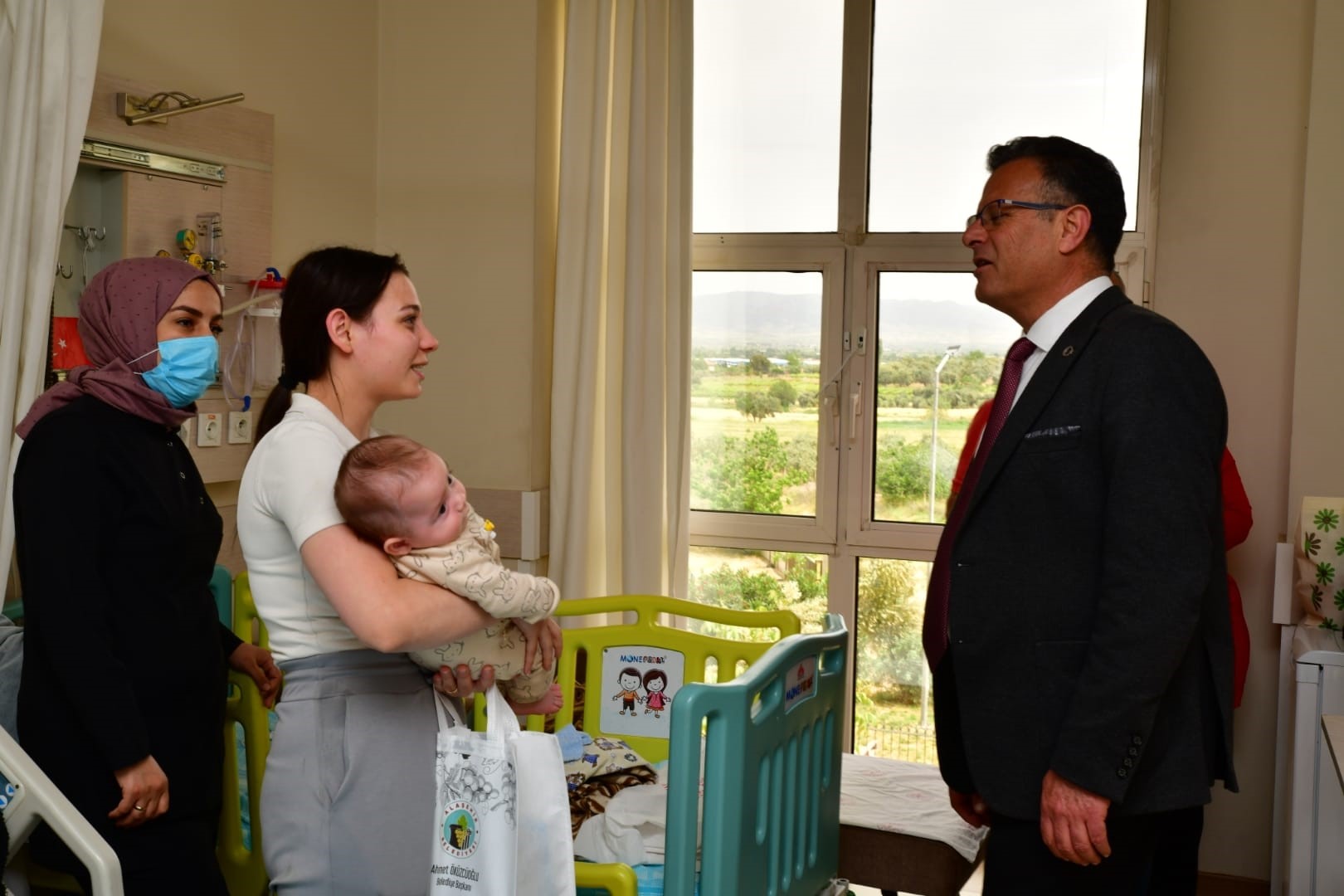 Başkan Öküzcüoğlu, Bayramı Hastanede Tedavi Gören Çocuklarla Kutladı (3)