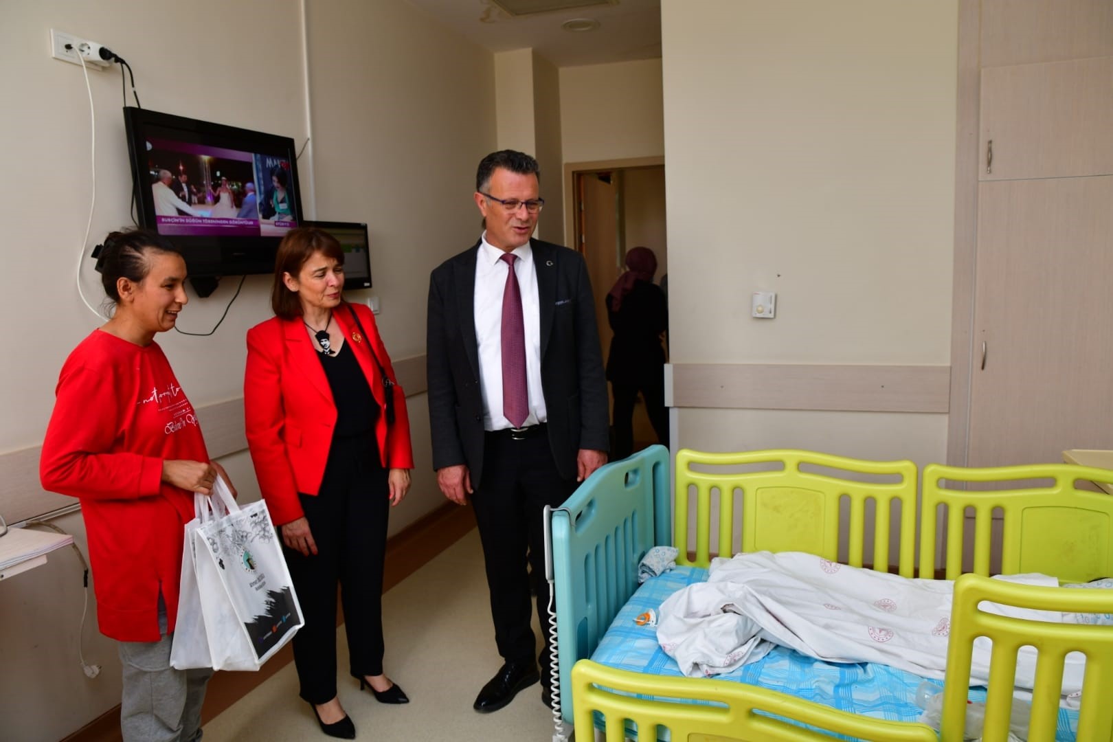 Başkan Öküzcüoğlu, Bayramı Hastanede Tedavi Gören Çocuklarla Kutladı (4)