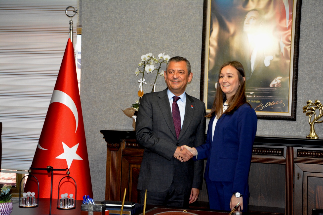 Chp Genel Başkanı Özel, Gülşah Durbay’ı Ziyaret Etti (2)