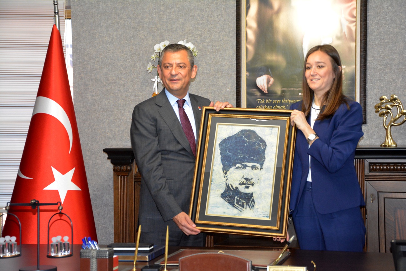 Chp Genel Başkanı Özel, Gülşah Durbay’ı Ziyaret Etti (3)