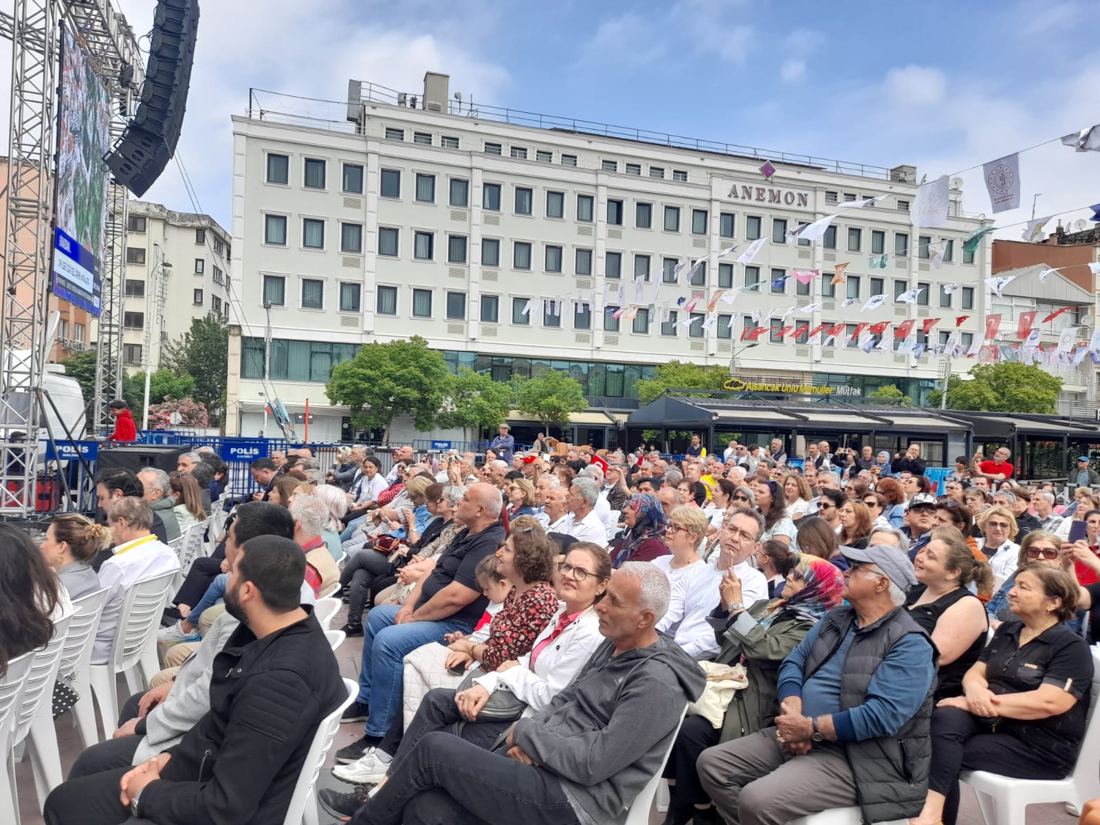 Ferdi Zeyrek Ve Gülşah Durbay Canlı Yayında Manisa Tarihi Hakkında Konuştu (4)