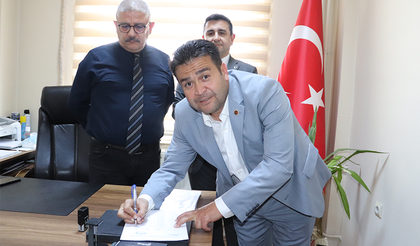 Kırkağaç Belediye Başkanı Üstün Dönmez Mazbatasını Aldı (2)