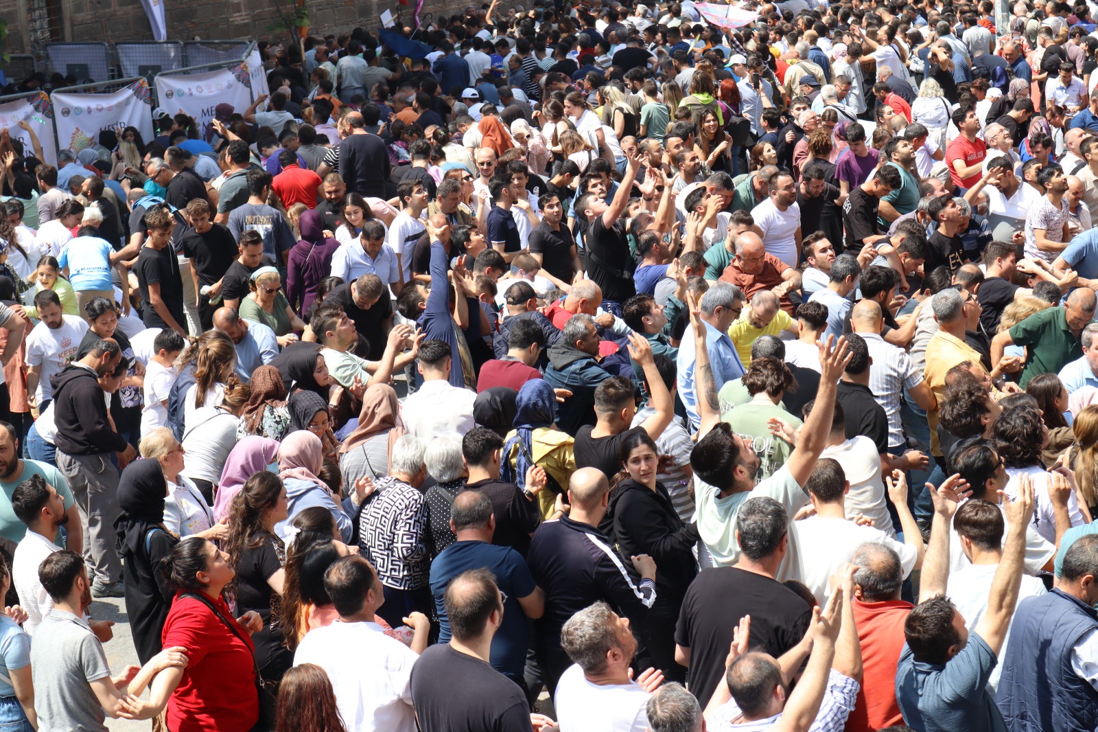 Manisa Mesir Festivali'nde 7 Ton Mesir Saçıldı (32)