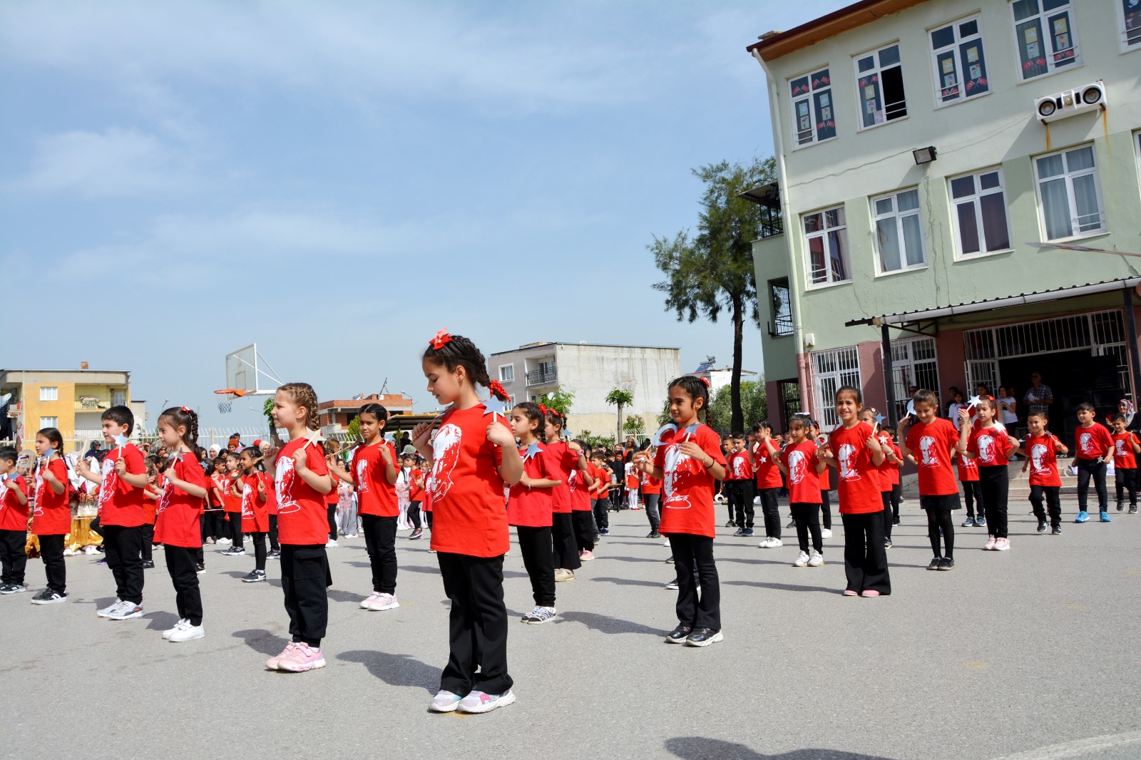 Manisa’da Dr. Ömer Faruk Meriç İlkokulu Ortaokulu’nda 23 Nisan Kutlandı (13)