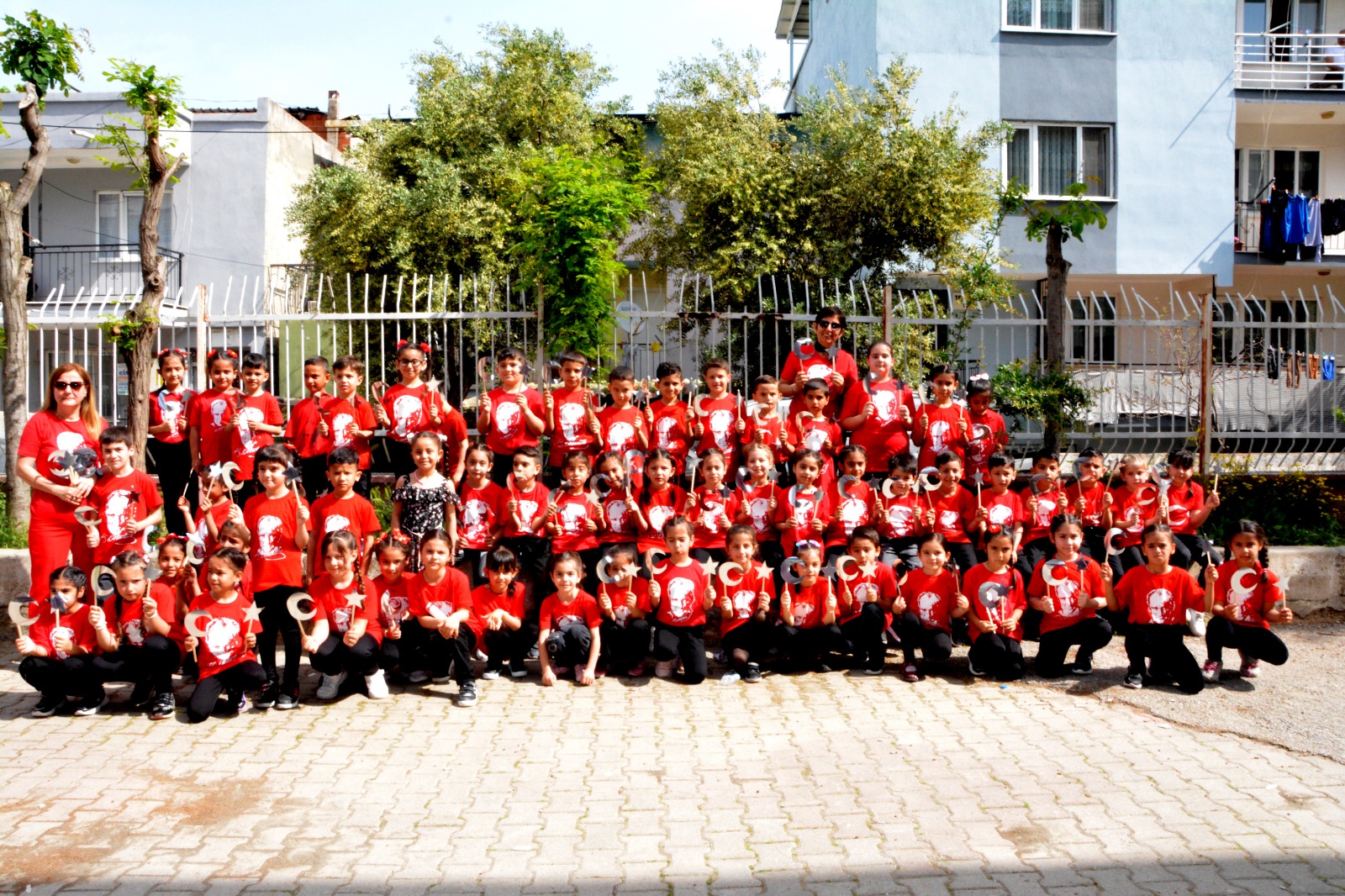 Manisa’da Dr. Ömer Faruk Meriç İlkokulu Ortaokulu’nda 23 Nisan Kutlandı (15)