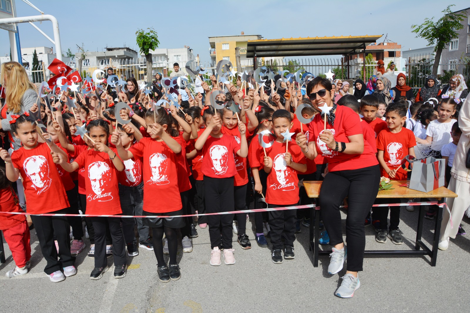 Manisa’da Dr. Ömer Faruk Meriç İlkokulu Ortaokulu’nda 23 Nisan Kutlandı (3)