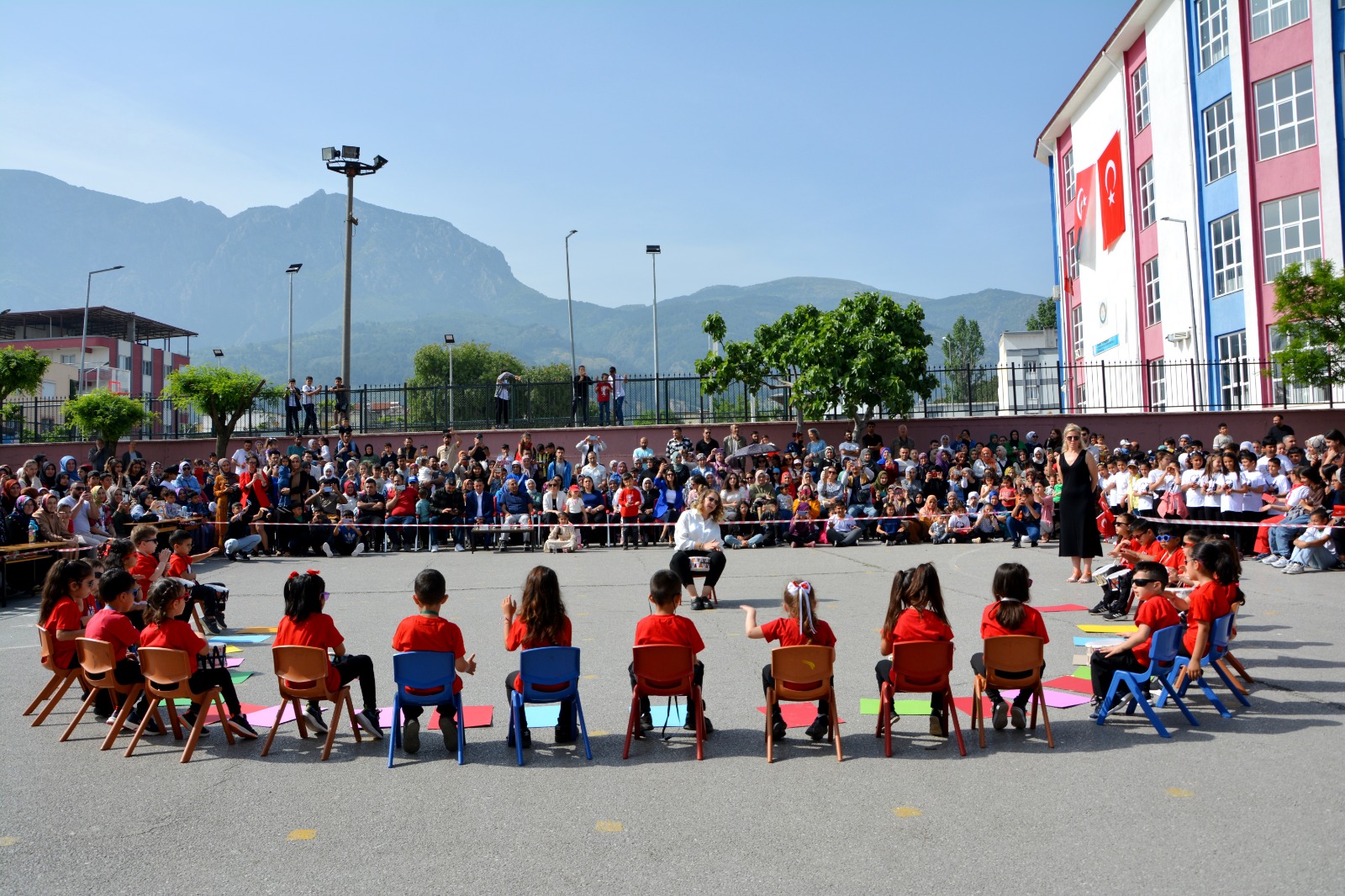 Manisa’da Dr. Ömer Faruk Meriç İlkokulu Ortaokulu’nda 23 Nisan Kutlandı (9)