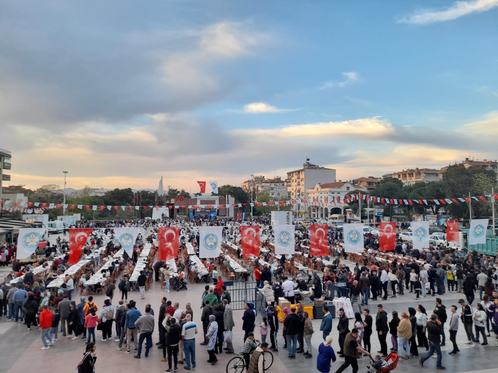 Manisalılar Iftar Yemeğinde Buluştu (5)