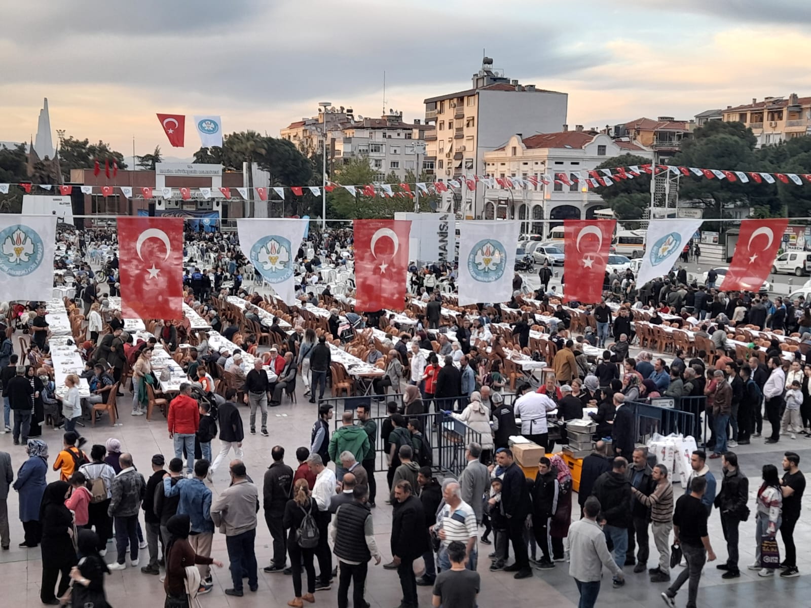 Manisalılar Iftar Yemeğinde Buluştu (6)